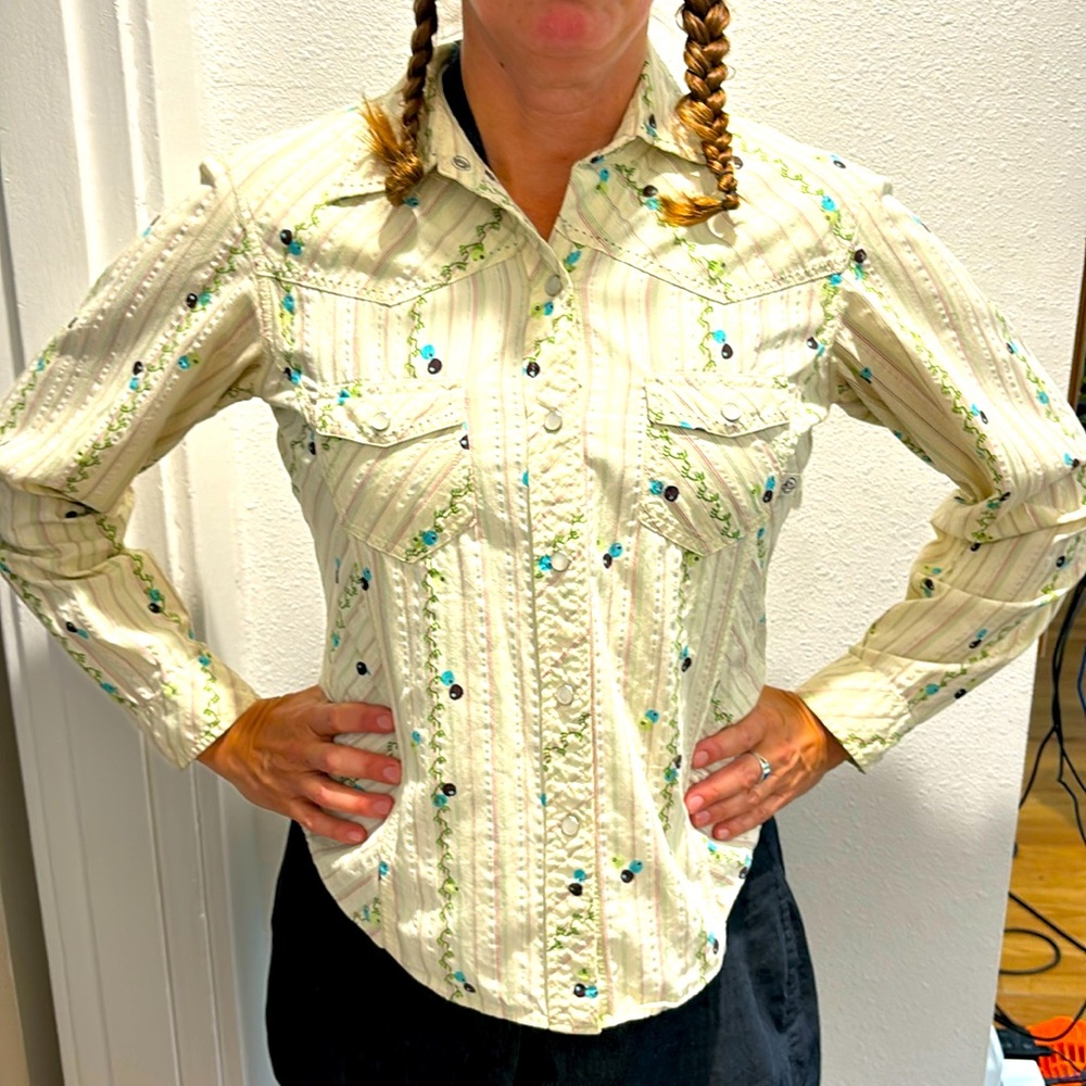 Excellent Patagonia white western snap shirt